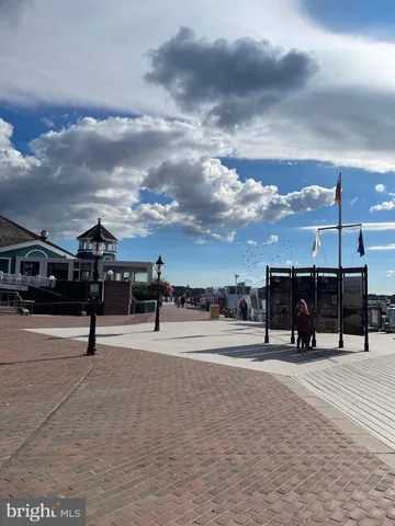 $675,000 | 2151 Jamieson Avenue, Unit 601, Alexandria, VA 22314