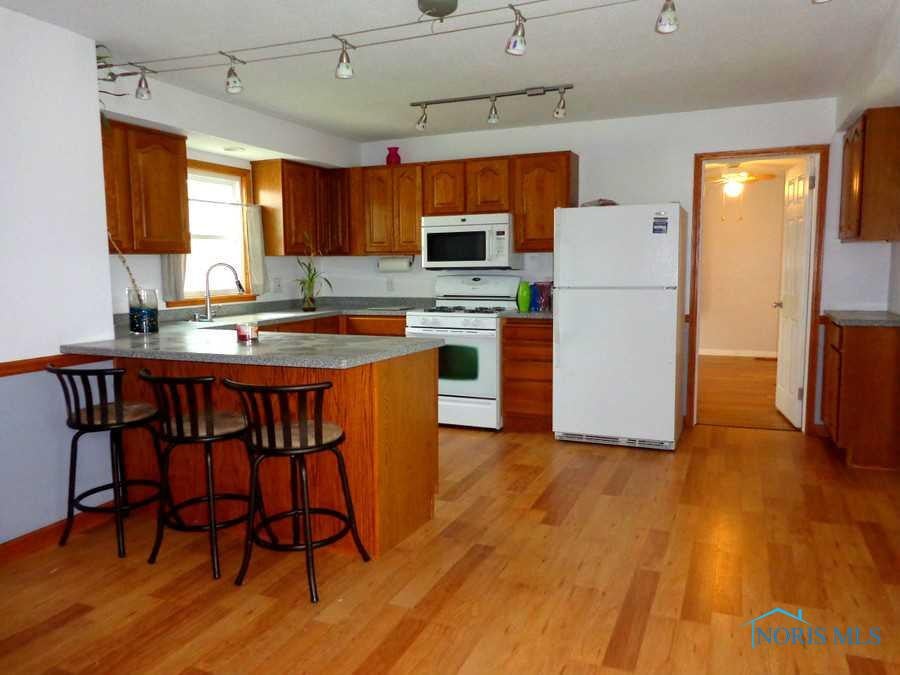 2848 Nash Road Toledo, OH 43613 - Photo 4 of 15 Eat In Kitchen.