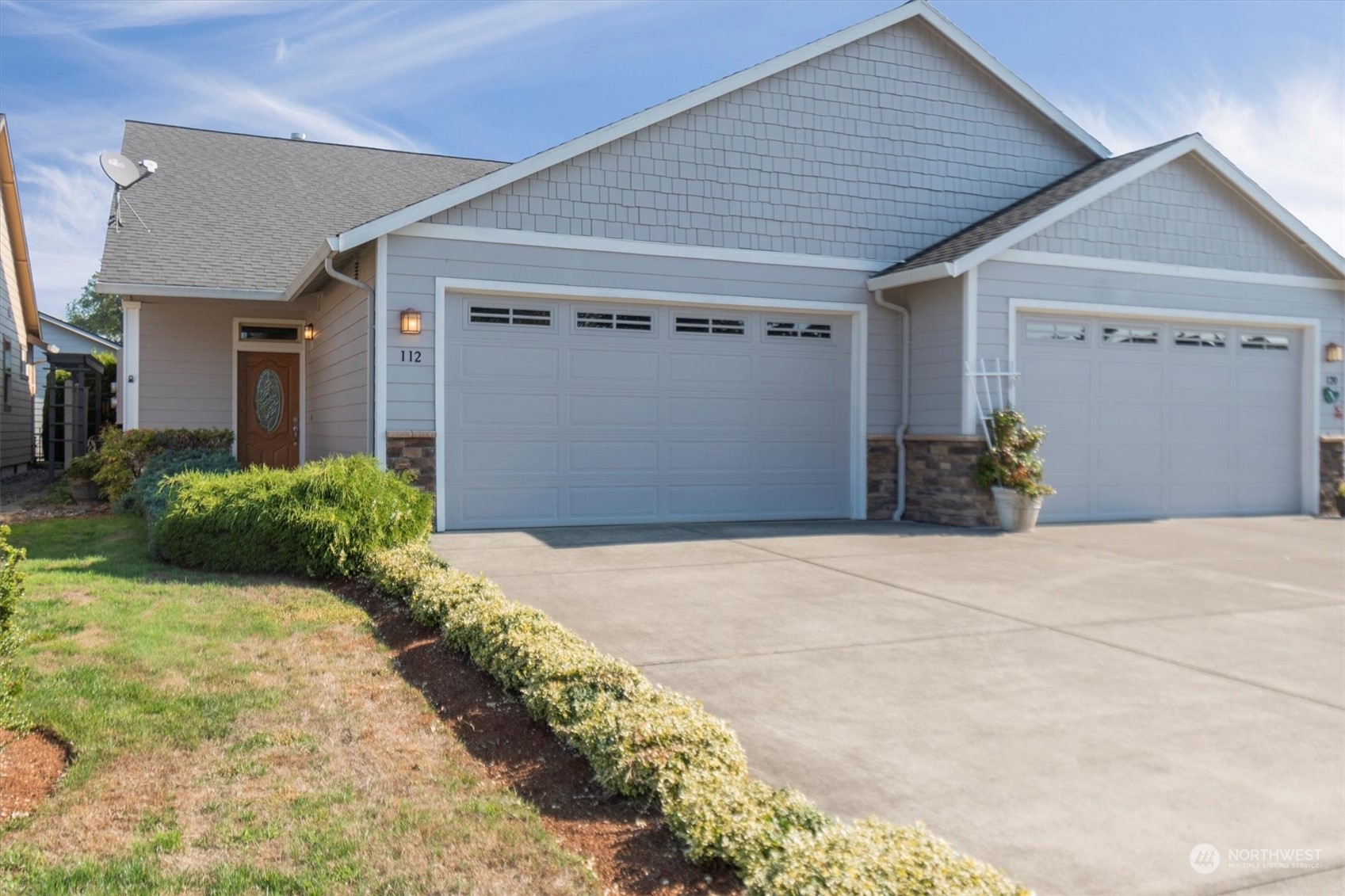 112 Willow Pointe Loop, Unit 112 Longview, WA 98632 - Photo 1 of 21 a front view of house with yard