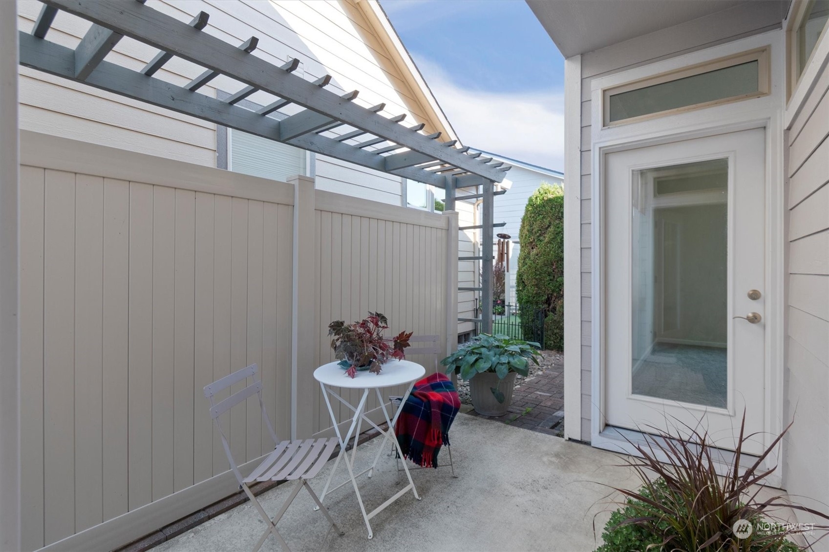112 Willow Pointe Loop, Unit 112 Longview, WA 98632 - Photo 6 of 21 a outdoor space with furniture