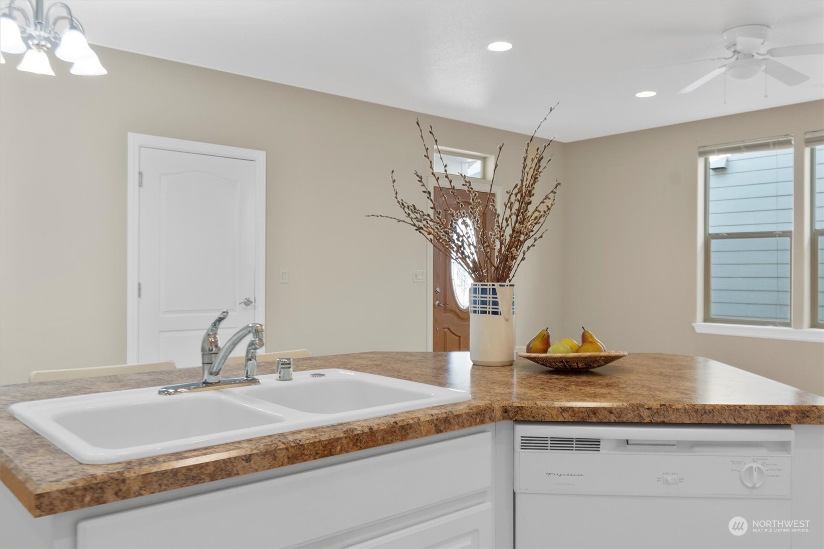 112 Willow Pointe Loop, Unit 112 Longview, WA 98632 - Photo 9 of 21 a bathroom with a granite countertop sink and a mirror