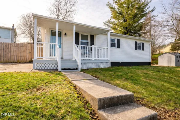 $175,000 | 230 Madison Street Southeast, Abingdon, VA 24210