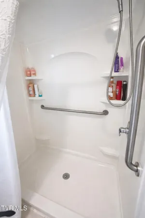 $175,000 | 230 Madison Street Southeast, Abingdon, VA 24210