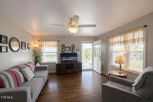 $175,000 | 230 Madison Street Southeast, Abingdon, VA 24210