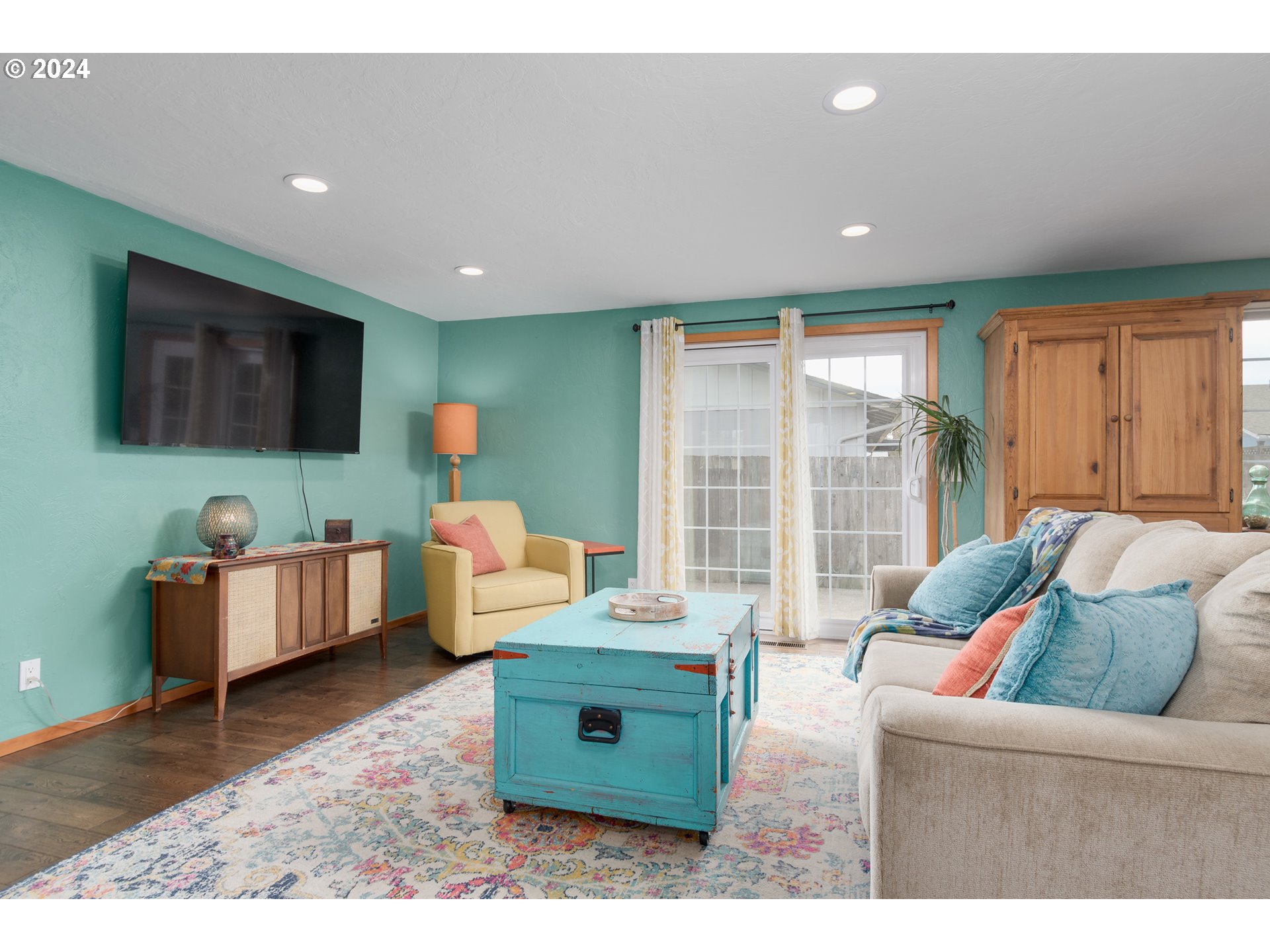 3456 Tempa Street Eugene, OR 97404 - Photo 14 of 48 a living room with furniture and a flat screen tv