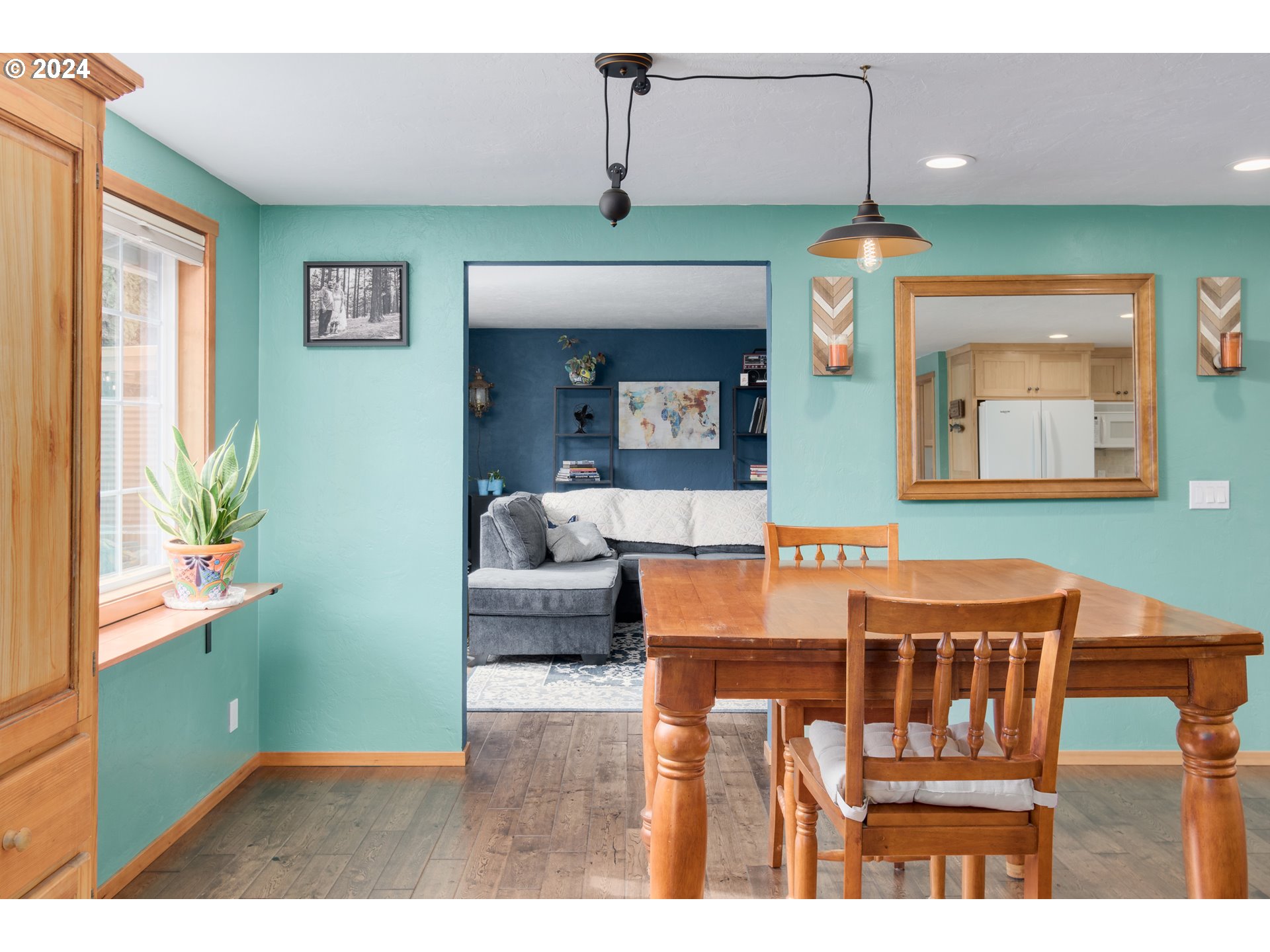 3456 Tempa Street Eugene, OR 97404 - Photo 19 of 48 a living room with furniture and a large window