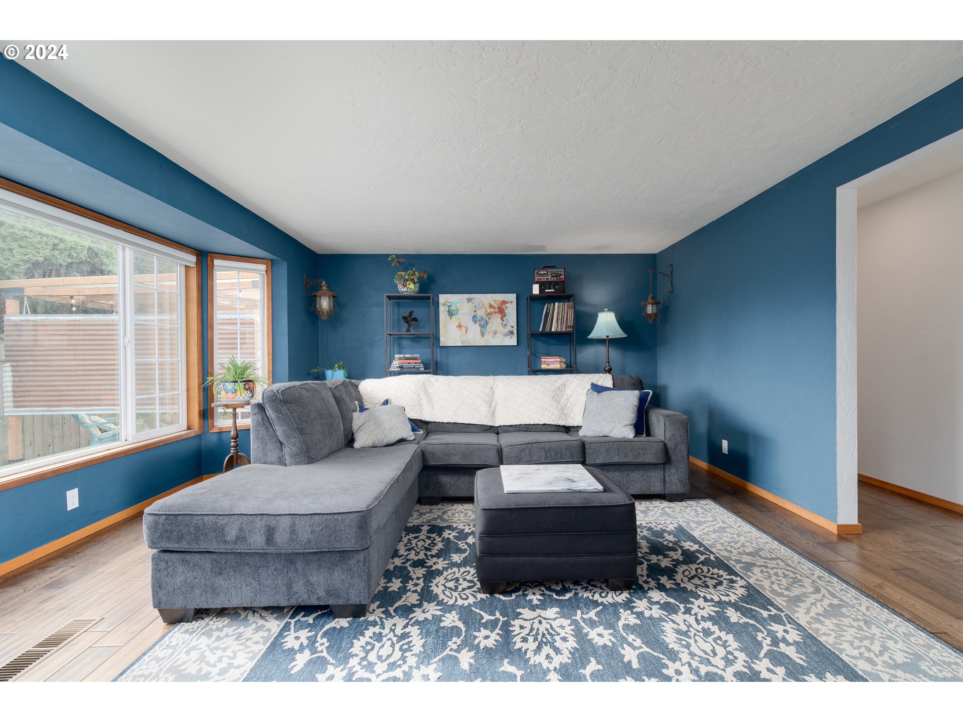 3456 Tempa Street Eugene, OR 97404 - Photo 20 of 48 a living room with furniture and a large window