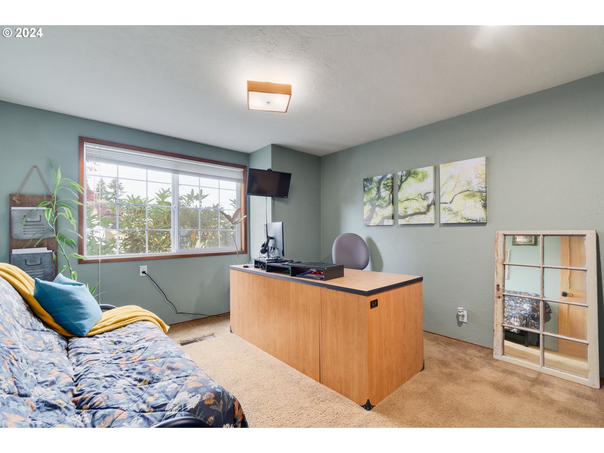 3456 Tempa Street Eugene, OR 97404 - Photo 29 of 48 a living room with furniture and a large window