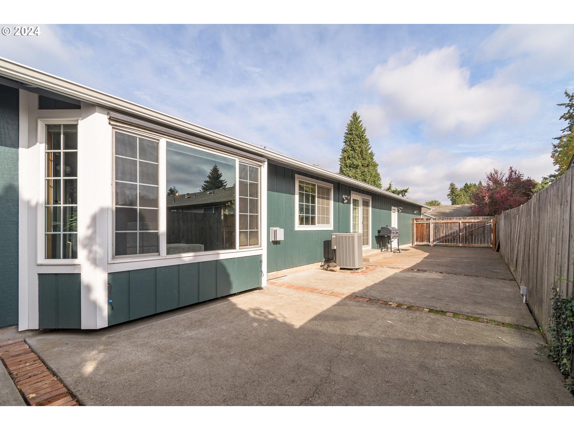 3456 Tempa Street Eugene, OR 97404 - Photo 42 of 48 a front view of a house with a garden