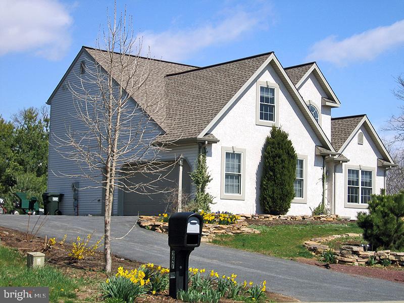 247 Kingsbridge Drive Lititz, PA 17543 - Photo 3 of 17 Gallery Image 3
