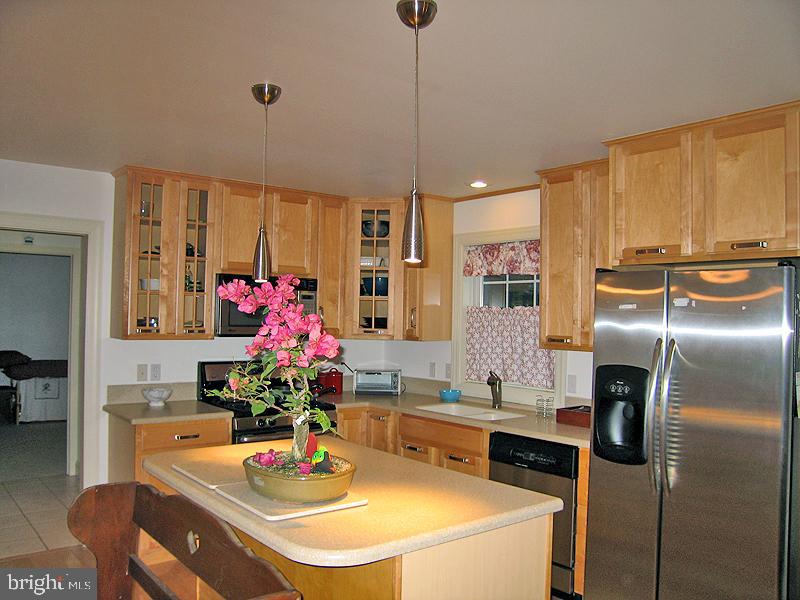 247 Kingsbridge Drive Lititz, PA 17543 - Photo 8 of 17 Gallery Image 8