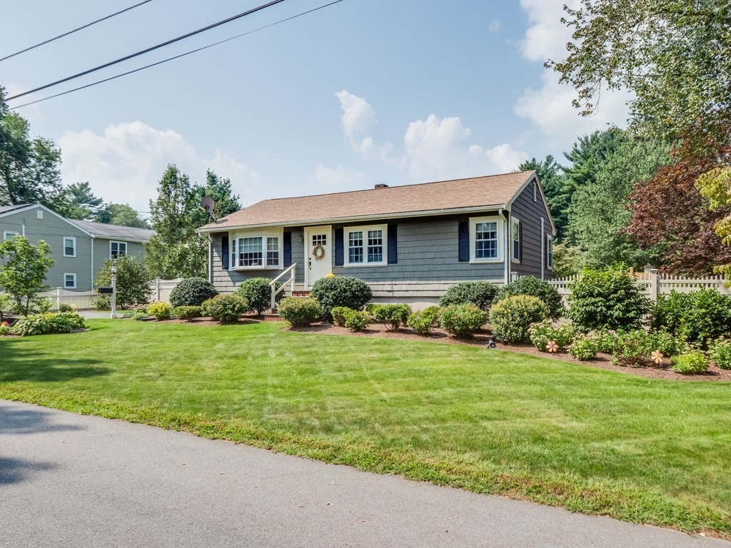 41 Barstow Road Walpole, MA 02081 - Photo 2 of 42 Gallery Image 2