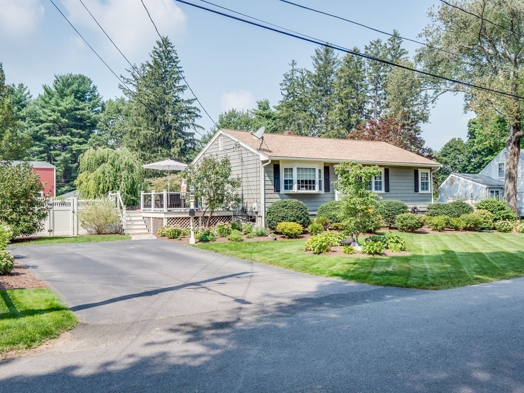 41 Barstow Road Walpole, MA 02081 - Photo 3 of 42 Gallery Image 3