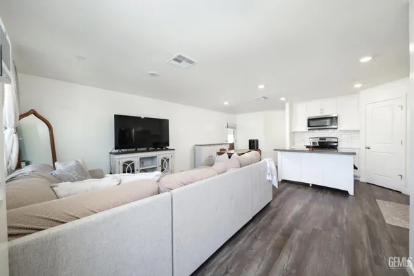 $379,900 | Undisclosed Address, Bakersfield, CA 93307