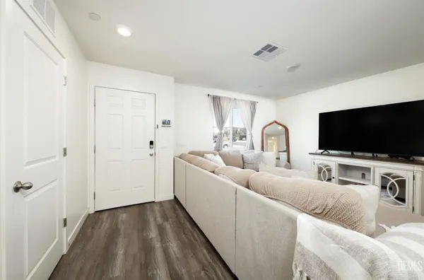 $379,900 | Undisclosed Address, Bakersfield, CA 93307