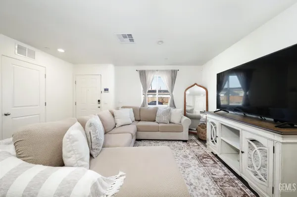 $379,900 | Undisclosed Address, Bakersfield, CA 93307