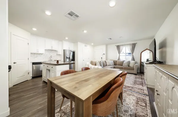 $379,900 | Undisclosed Address, Bakersfield, CA 93307