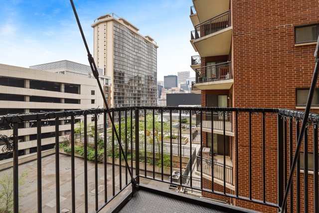 40 East 9th Street, Unit 807 Chicago, IL 60605 - Photo 14 of 18
