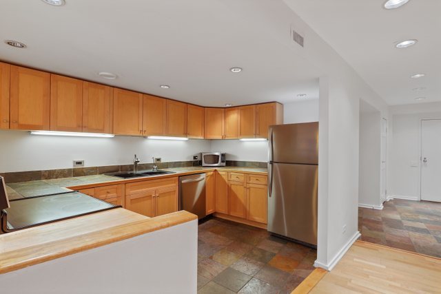 40 East 9th Street, Unit 807 Chicago, IL 60605 - Photo 6 of 18