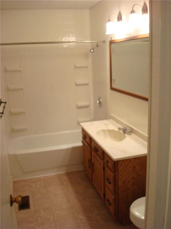 3828 North Mitthoefer Road Indianapolis, IN 46235 - Photo 5 of 10 Gallery Image 5