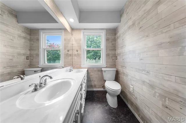 $355,000 | 901 Moore Avenue, Sikeston, MO 63801