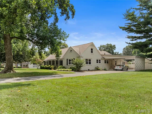 $355,000 | 901 Moore Avenue, Sikeston, MO 63801