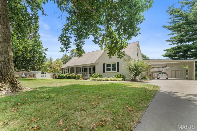 $355,000 | 901 Moore Avenue, Sikeston, MO 63801