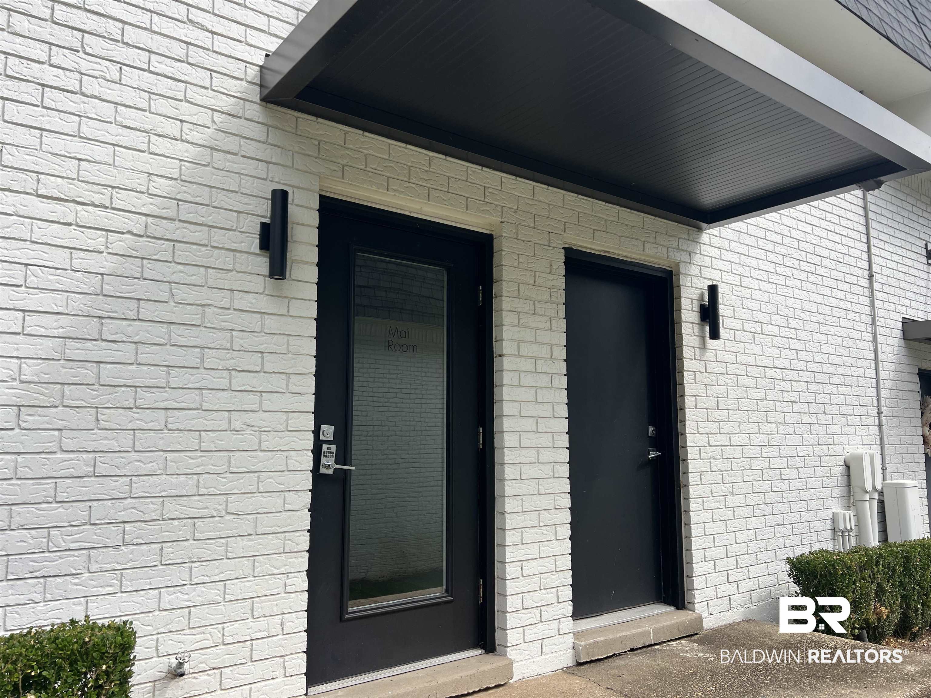 3655 Old Shell Road, Unit 219 Mobile, AL 36608 - Photo 2 of 25 Entrance to property featuring brick siding