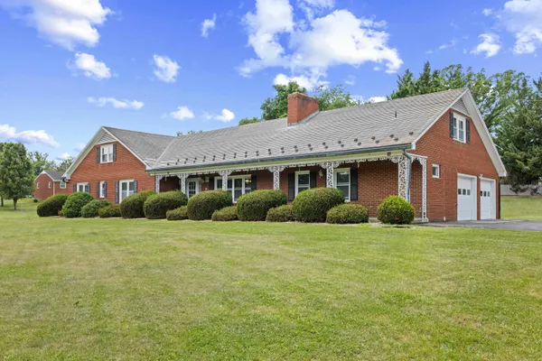 $469,900 | 15 York Avenue, Stuarts Draft, VA 24477