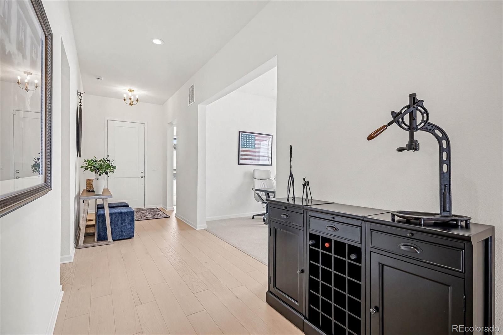 650 Simmental Loop Castle Rock, CO 80104 - Photo 4 of 50