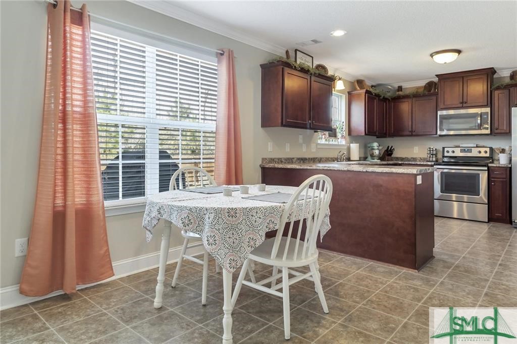 32 Oak Harvest Ridge Midway, GA 31320 - Photo 10 of 21 Breakfast area