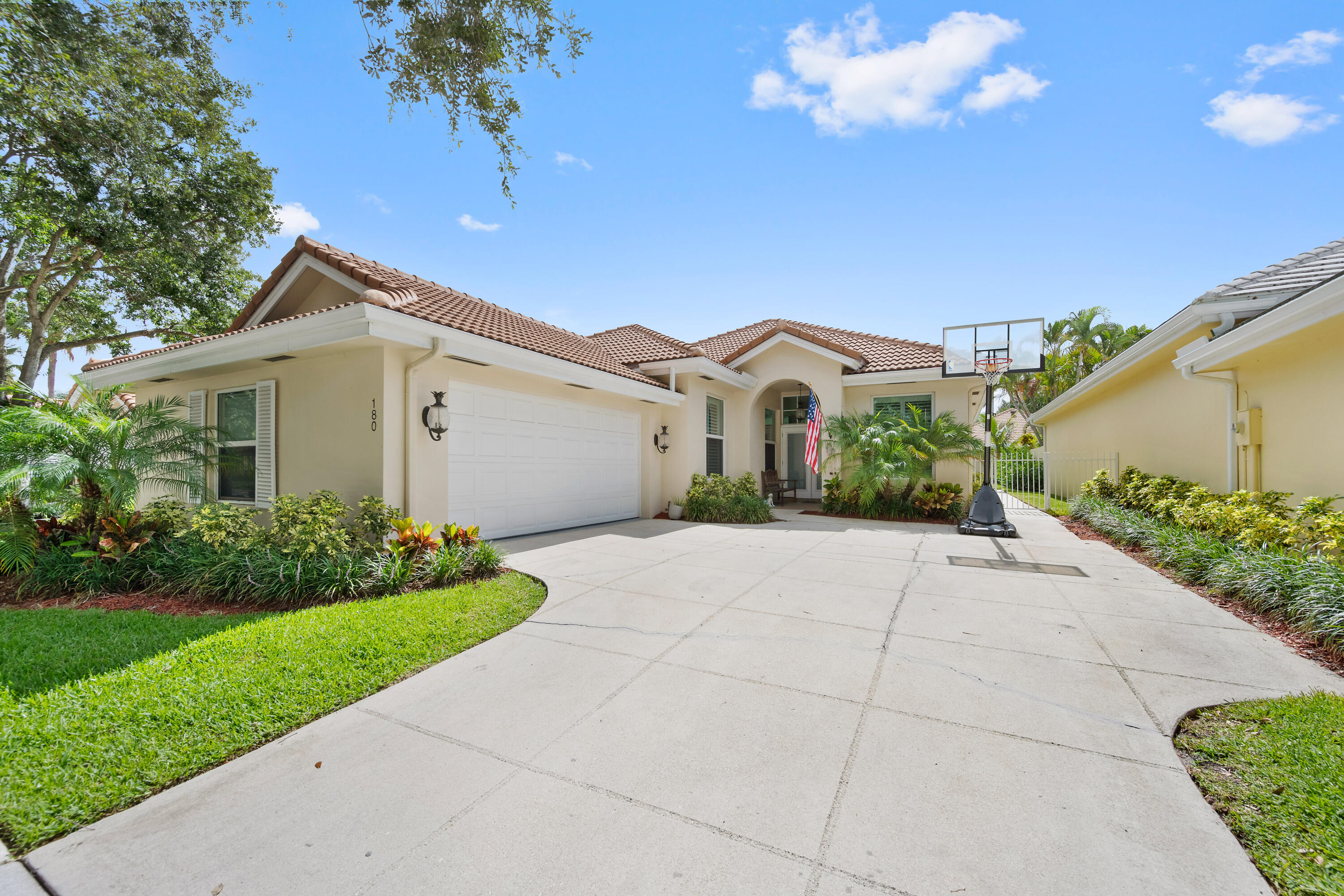 180 Hampton Place Jupiter, FL 33458 - Photo 3 of 36 180 Hampton Place, Jupiter (3)