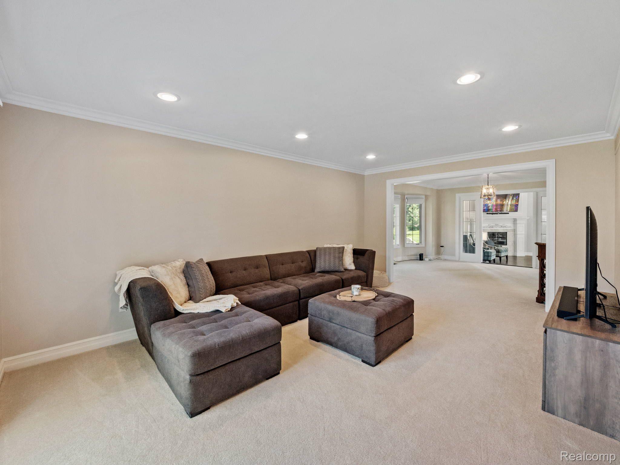 31146 Country Ridge Circle Farmington, MI 48331 - Photo 10 of 31 Gallery Image 10