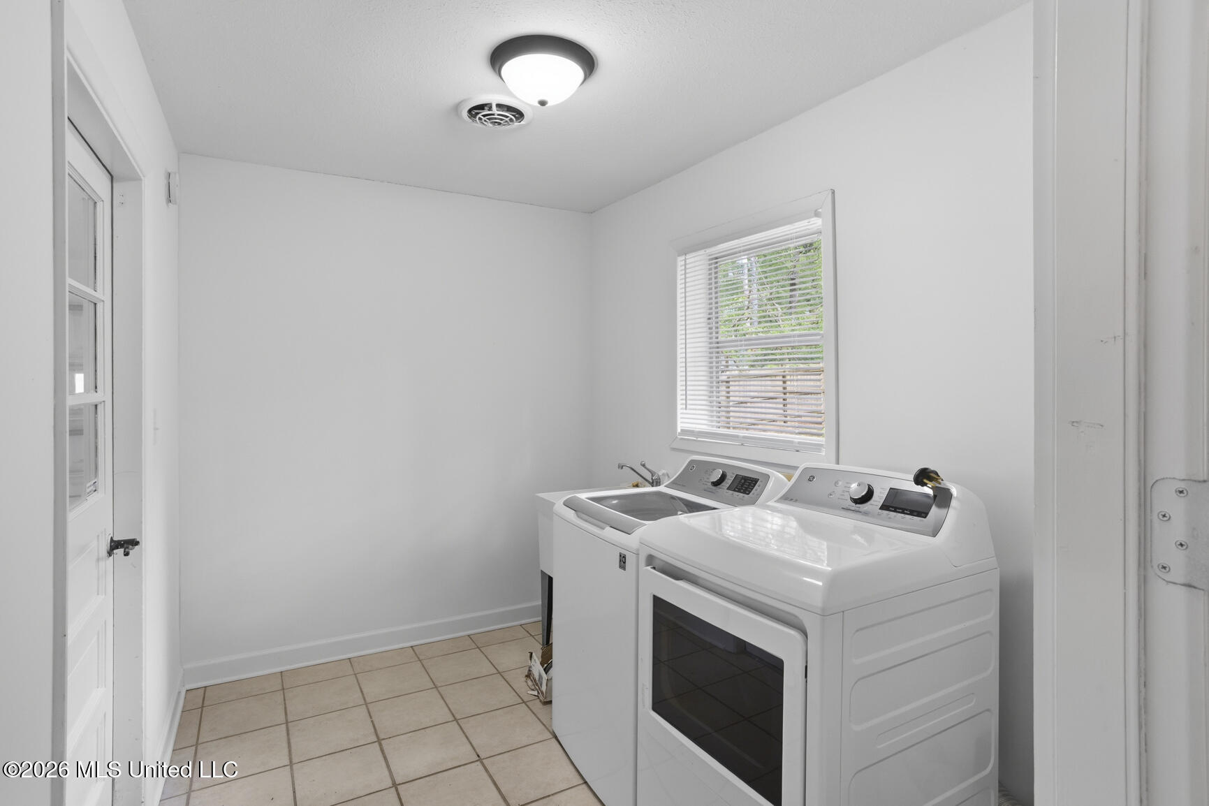 1735 Wilhurst Street Jackson, MS 39211 - Photo 12 of 28 1735 Wilhurst_jhookphotos-12
