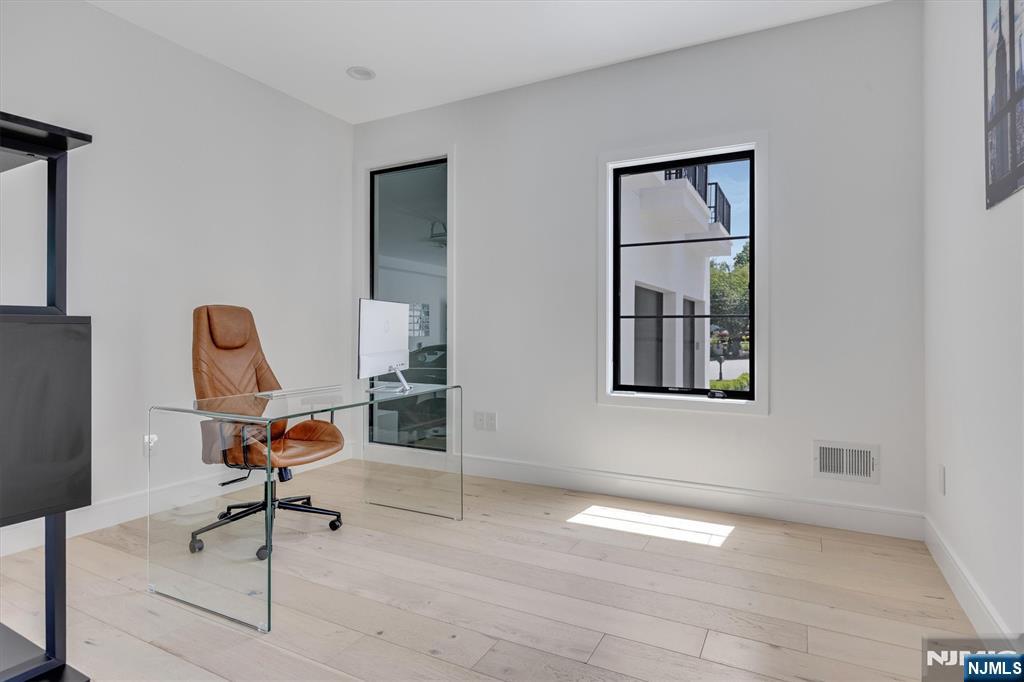191 Nimitz Road Paramus, NJ 07652 - Photo 18 of 49