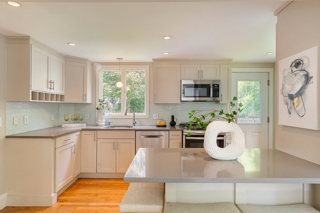 93 Manchester Road Newton, MA 02461 - Photo 8 of 29 Gallery Image 8