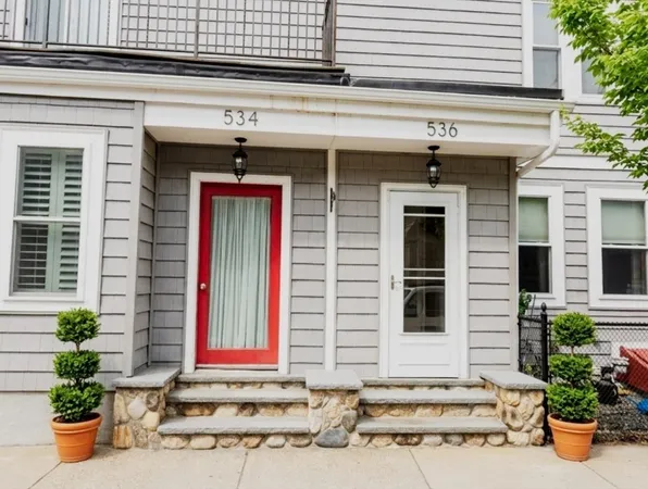 $3,300 | 536 East 7th Street, Unit 1, Boston, MA 02127