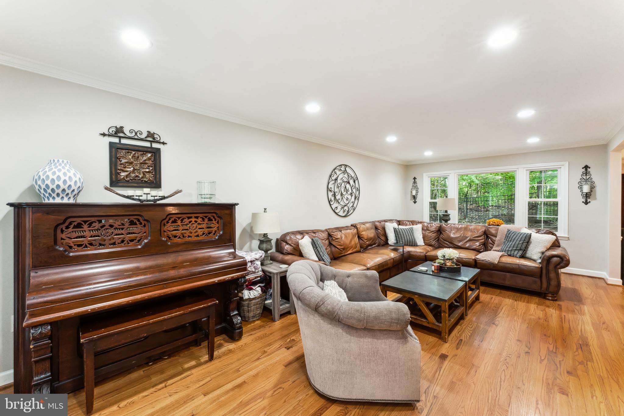 2807 Bree Hill Road Oakton, VA 22124 - Photo 5 of 29 Gallery Image 5
