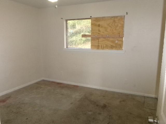 9146 Kingston Road Shreveport, LA 71118 - Photo 12 of 14 an empty room with a window