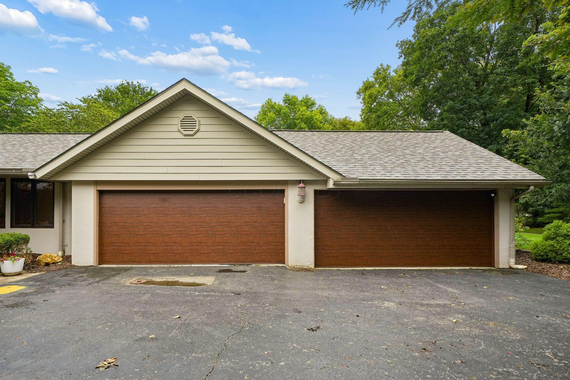 2756 Lear Road Upper Arlington, OH 43220 - Photo 4 of 58 Four Car Garage
