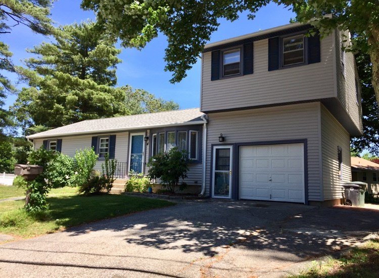 4 Eleanor Drive Coventry, RI 02816 - Photo 2 of 27