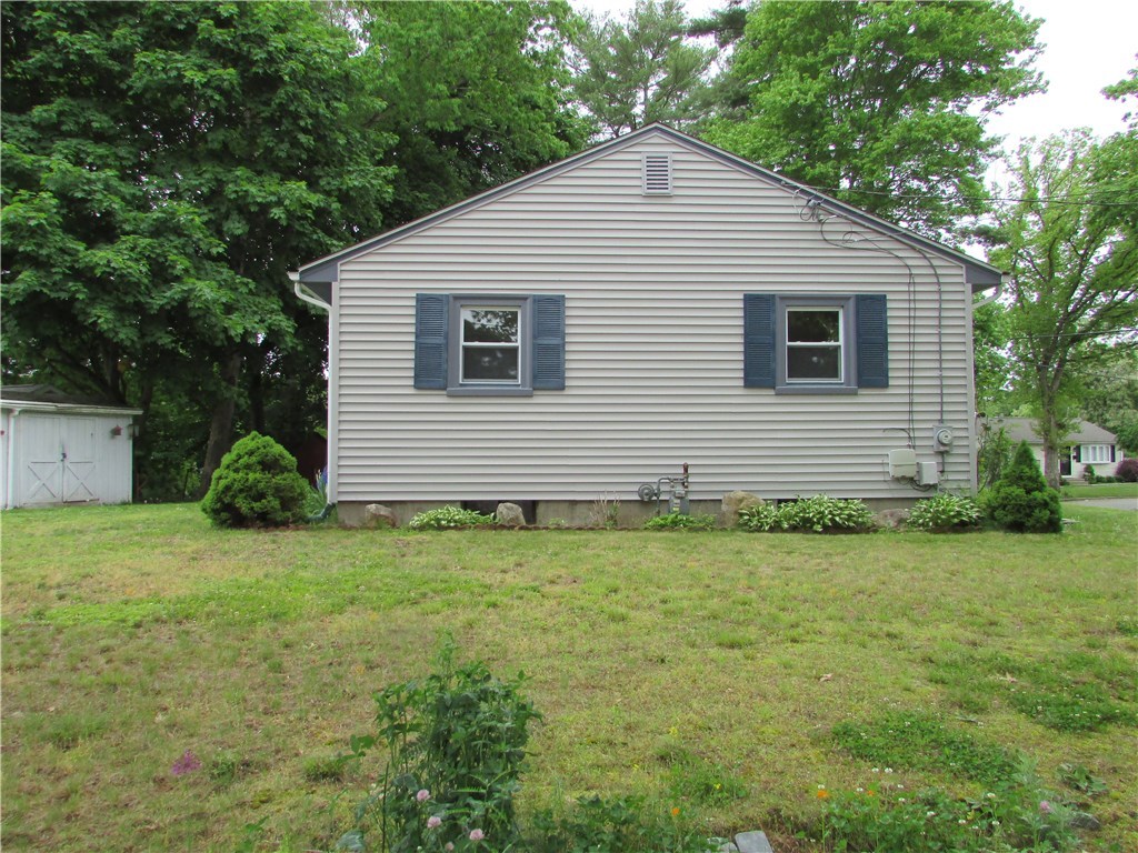 4 Eleanor Drive Coventry, RI 02816 - Photo 8 of 27