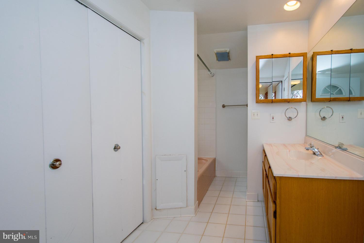 2212 Reedie Drive Silver Spring, MD 20902 - Photo 17 of 28 Bath (Master)