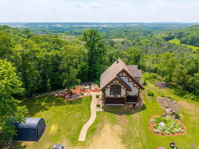 $874,900 | W11333 862nd Avenue, River Falls, WI 54022