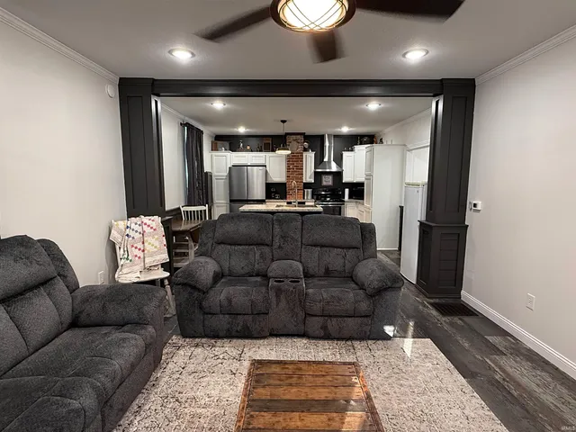 $179,900 | 705 Southwest 1st Street, Washington, IN 47501