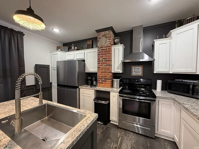 $179,900 | 705 Southwest 1st Street, Washington, IN 47501