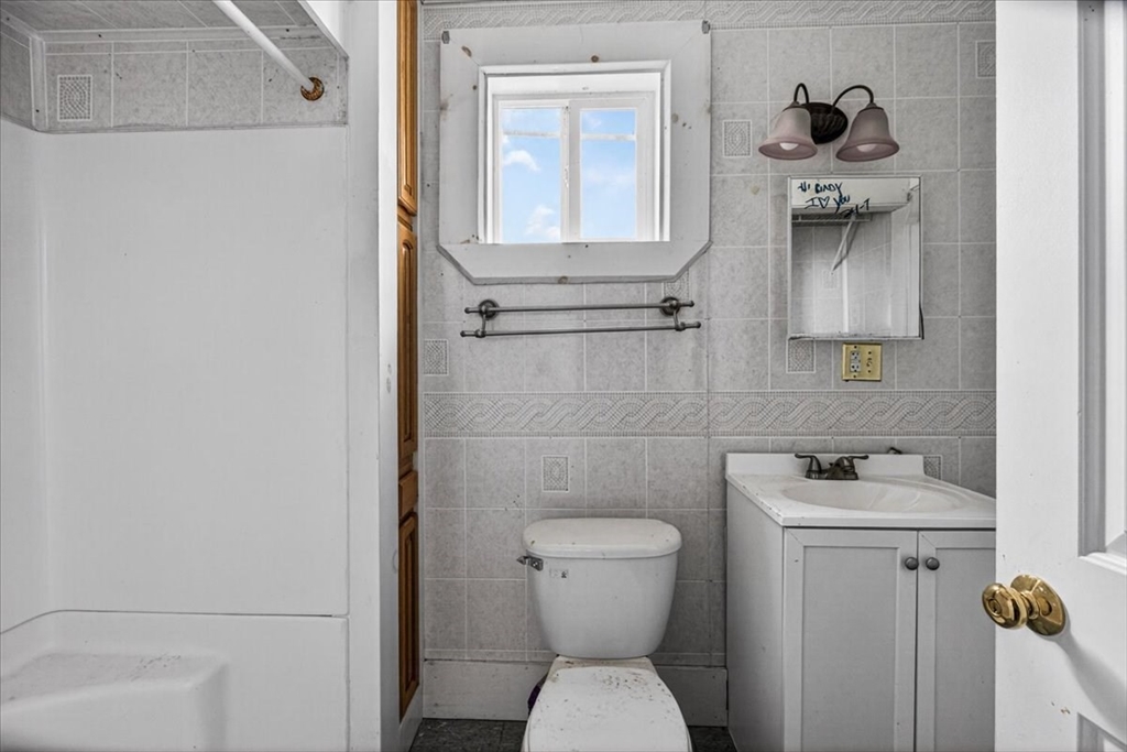 337 Parker Street Springfield, MA 01129 - Photo 32 of 36
