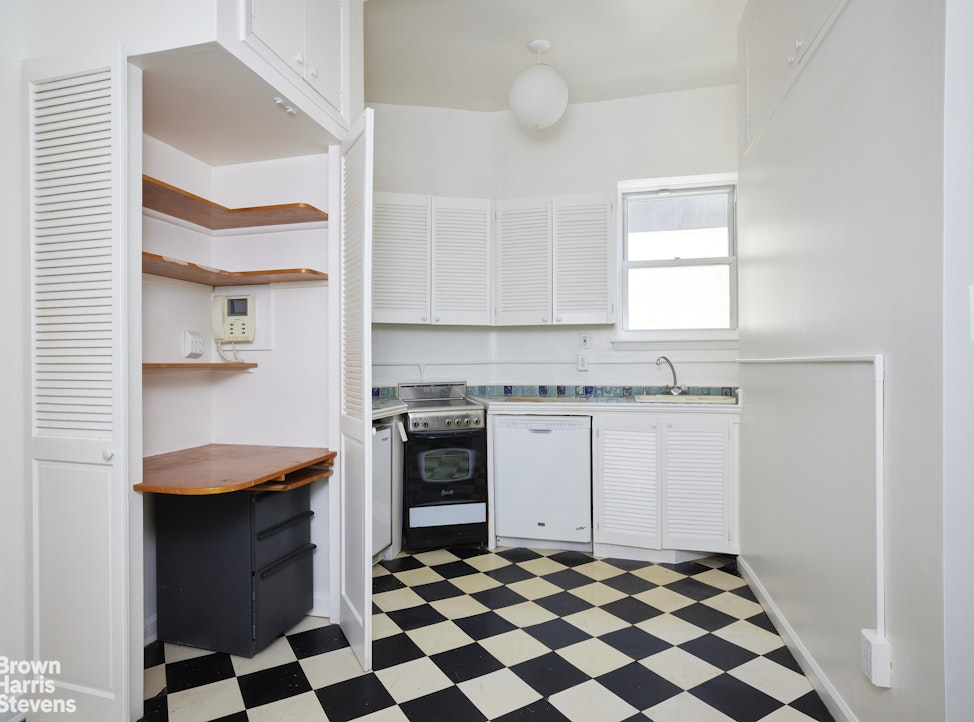 4 East 82nd Street, Unit 3R Manhattan, NY 10028 - Photo 2 of 8