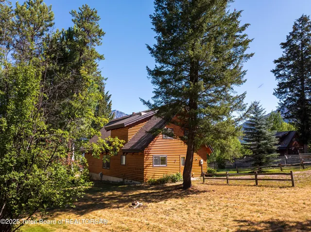 $899,000 | 627 Grandview Drive, Alpine, WY 83128
