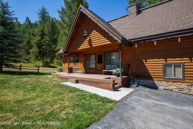 $899,000 | 627 Grandview Drive, Alpine, WY 83128
